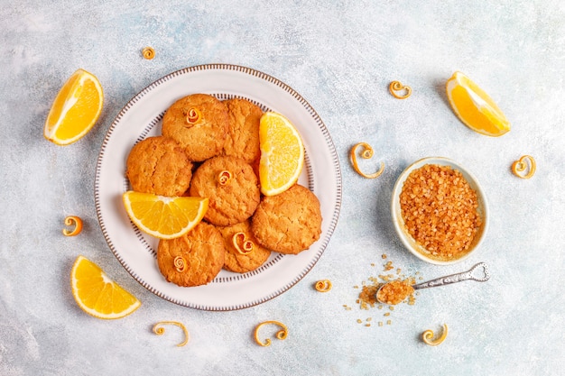 Cookies caseiros deliciosos de raspas de laranja.