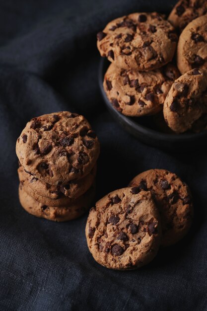 Cookies de chocolate com gotas de chocolate