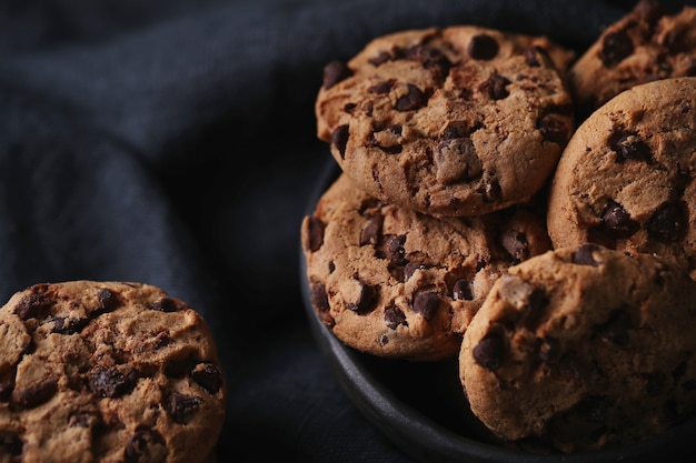 Cookies de chocolate com gotas de chocolate