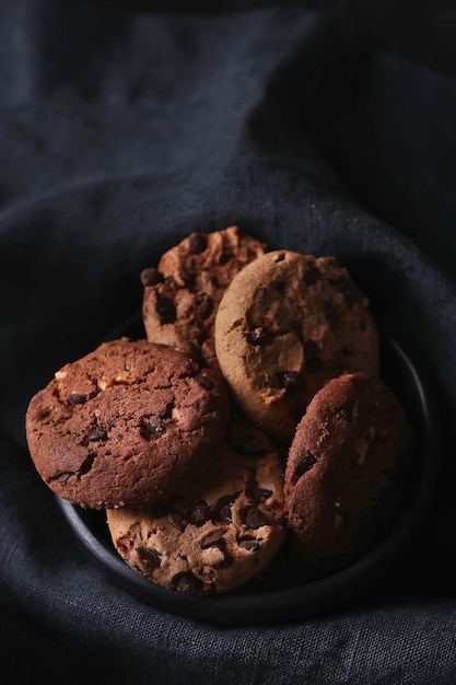 Cookies de chocolate com gotas de chocolate