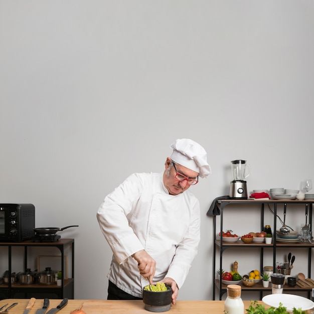 Foto grátis cópia-espaço chef de cozinha