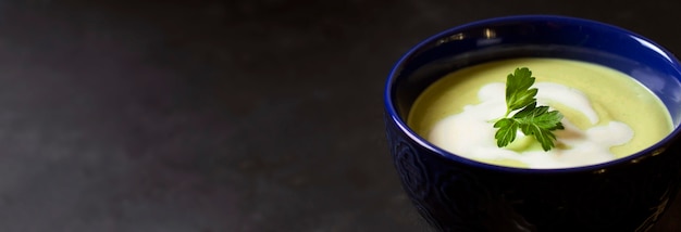 Foto grátis copie o espaço da sopa de comida de inverno