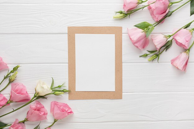 Copie o quadro de espaço com rosas cor de rosa