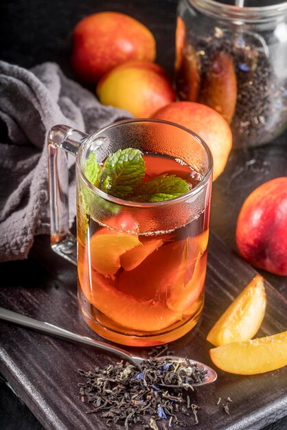 Copo com sabor de chá gelado de pêssego