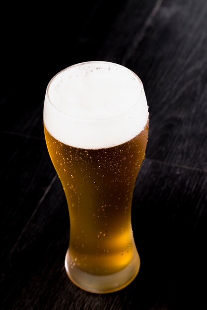 Copo de cerveja vista superior