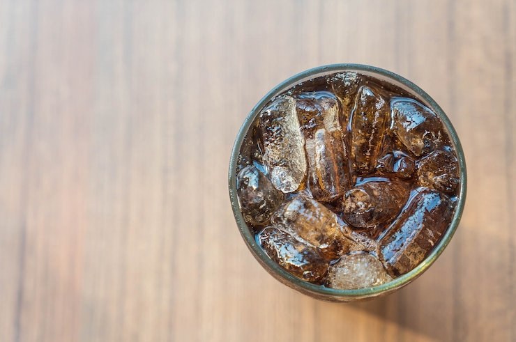Foto grátis copo de cola de gelo
