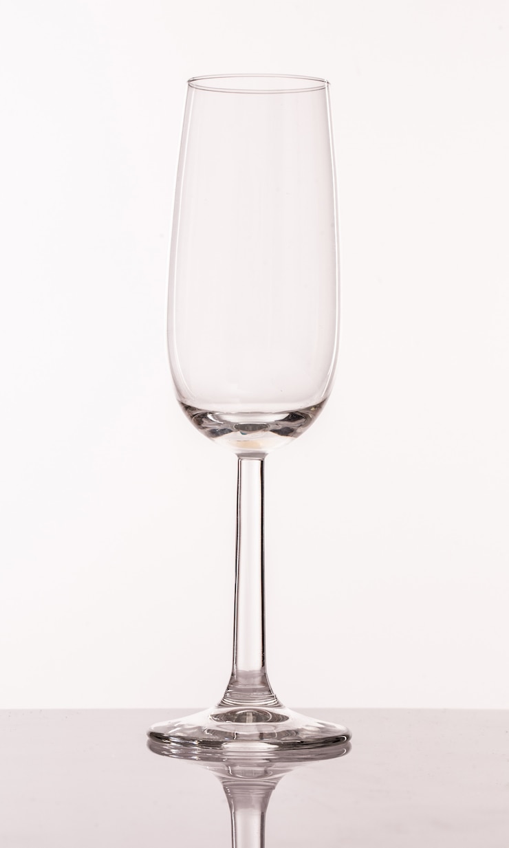 Foto grátis copo transparente para champanhe
