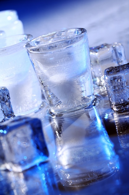 Foto grátis copos congelados com bebida gelada de alochol