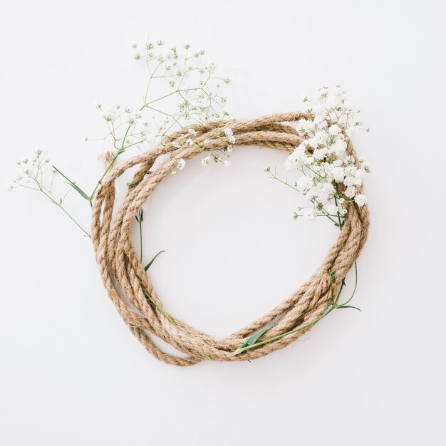 Corda circular com flores