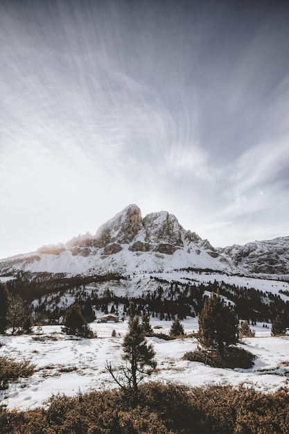 Cordilheira coberta de neve