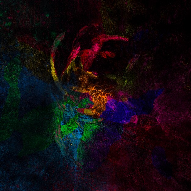 Cores festivas coloridas espalhadas sobre a superfície escura