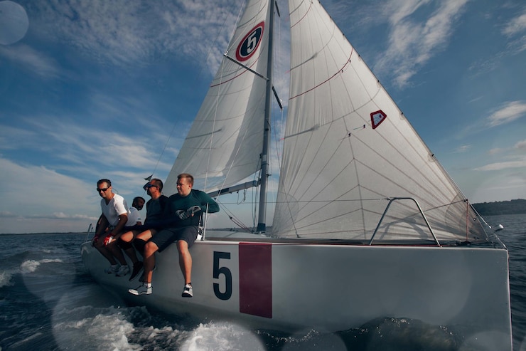 Foto grátis corrida de iates à vela regata de vela de iate