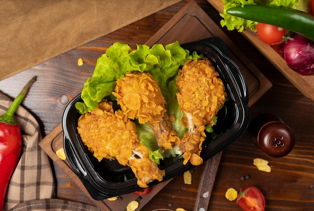 Coxinhas de frango crocante grelhado estilo kfc com bolachas takeaway