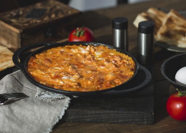 Foto grátis cozinha indiana e líbano, caril com filé de frango