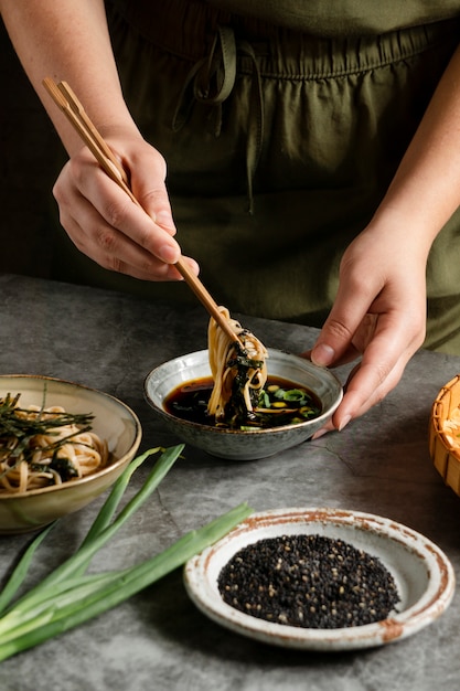 Foto grátis cozinhar comida japonesa