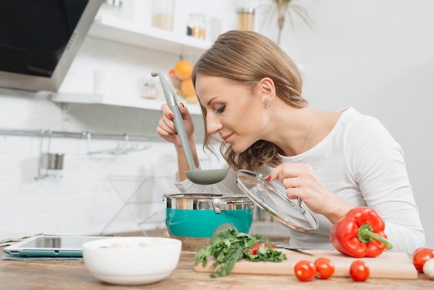 Foto grátis cozinhar mulher