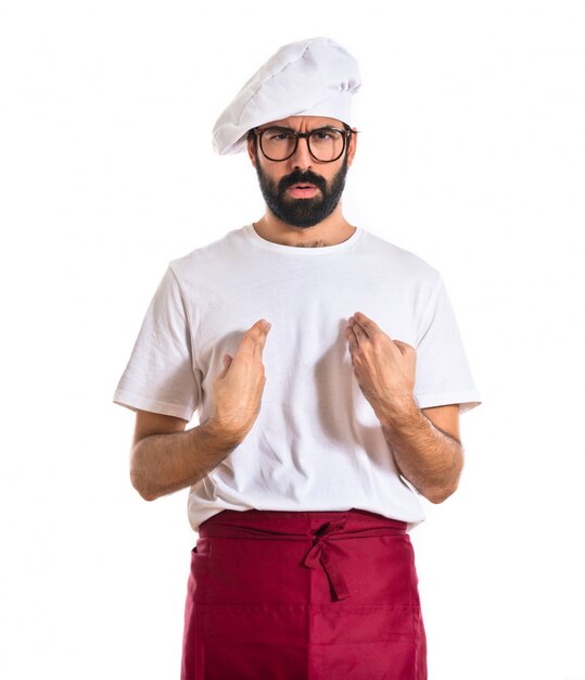 Cozinheiro chefe fazendo um gesto de surpresa sobre fundo branco