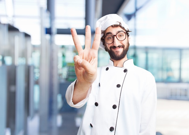 Foto grátis cozinheiro chefe louco expressão feliz