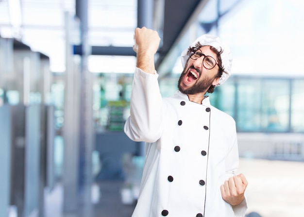 Foto grátis cozinheiro chefe louco expressão feliz