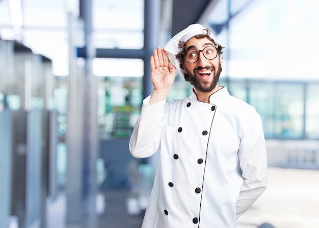 Foto grátis cozinheiro chefe louco expressão feliz