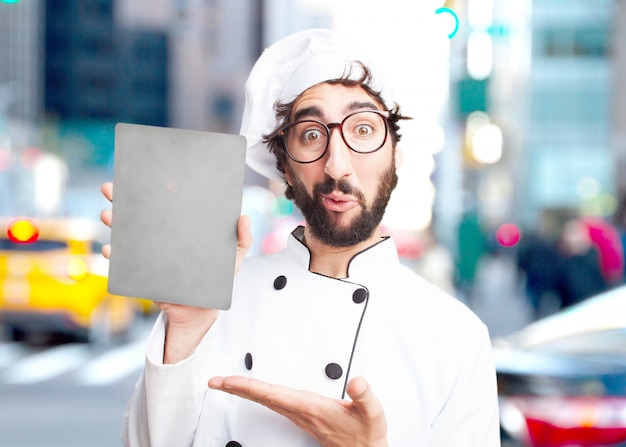 Foto grátis cozinheiro chefe louco surpreendido expressão