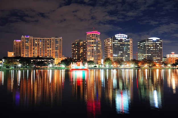 Foto grátis crepúsculo do centro de orlando