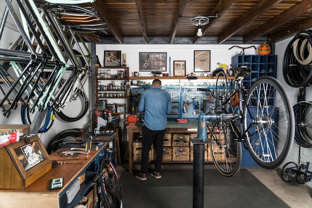 Criação de bicicletas na oficina