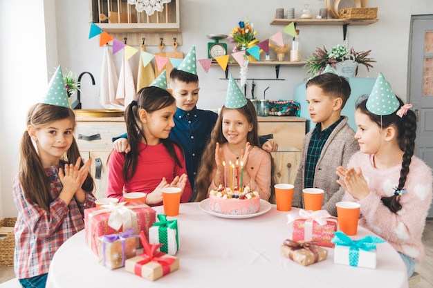 Crianças, celebrando, aniversário