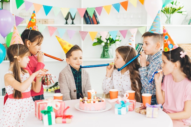 Crianças, celebrando, aniversário