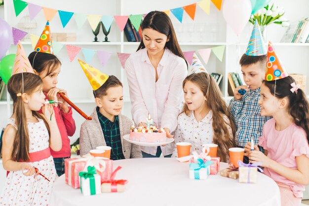 Crianças, celebrando, aniversário