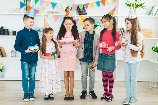 Crianças, celebrando, aniversário