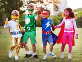 Foto grátis crianças de super-heróis