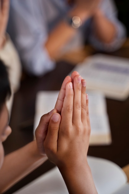 Crianças fazendo parte da escola dominical