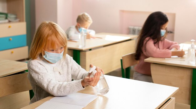 Crianças na escola durante um conceito ambicioso