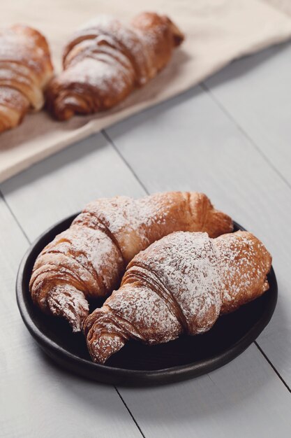 Croissants com açúcar em pó