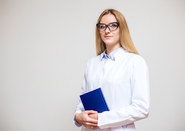 Óculos documento medicina profissão feminina feliz