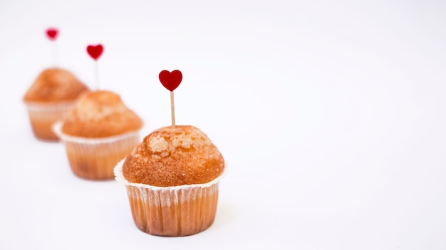 Cupcakes com toppers coração pequeno
