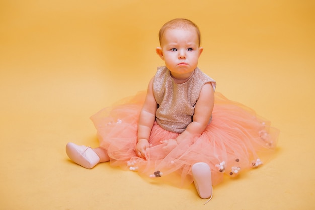 Foto grátis cute, toddler bonito, em, vestido