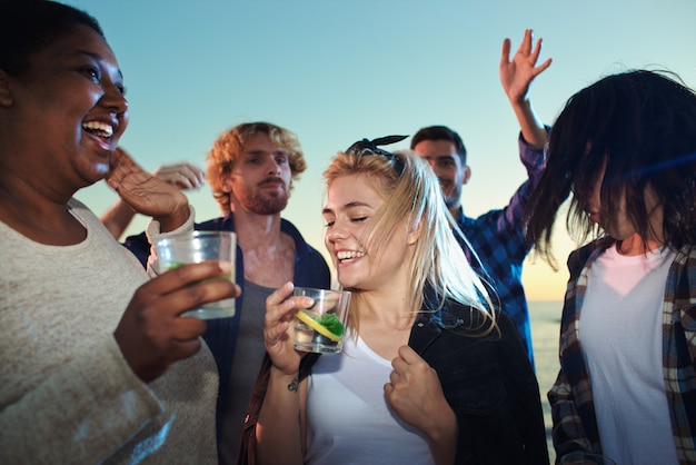 Foto grátis dança e refresco