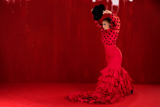 Foto grátis dançarina de flamenco apaixonada e elgant