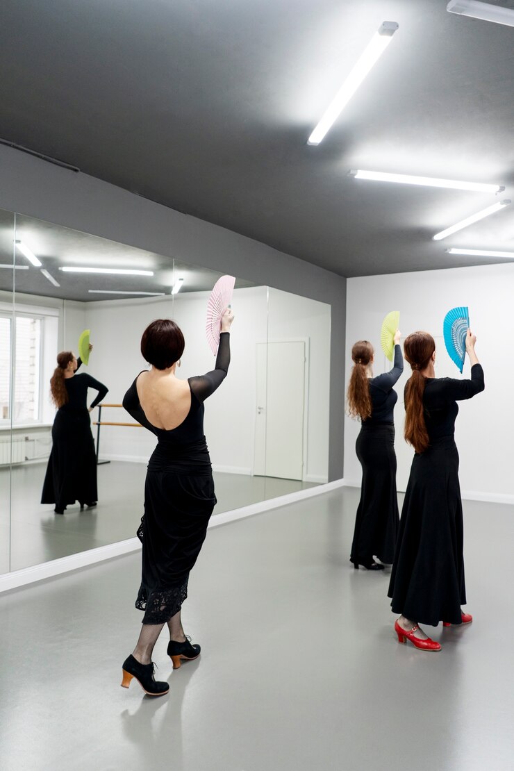 Foto grátis dançarina de flamenco em estúdio