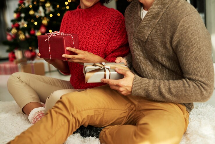 Foto grátis dar presentes é uma tradição da véspera de natal