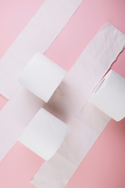 Foto grátis de cima rolos de papel higiênico