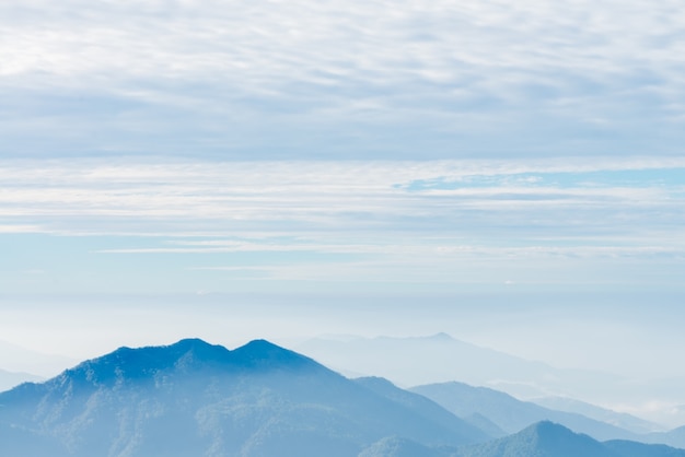 de distância ao ar livre de congelamento nuvens graduais