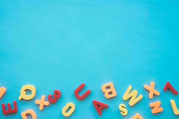 Foto grátis de volta à composição da escola com letras