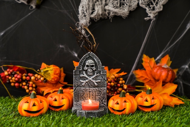 Foto grátis decoração de cemitério de halloween assustador