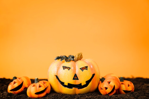 Foto grátis decoração de halloween com abóboras