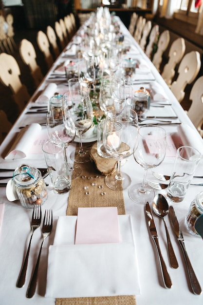 Foto grátis decoração de mesa elegante em um restaurante para celebrações