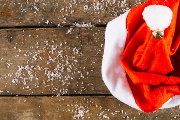 Foto grátis decoração de natal com chapéu e neve