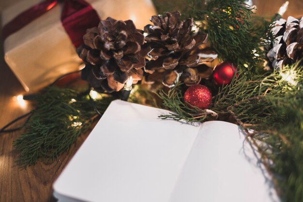 Decoração de natal com livro